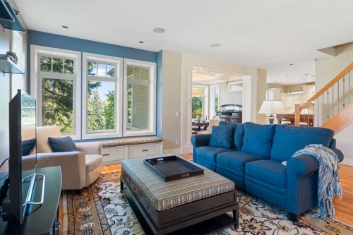 1308 21 Avenue Nw, Calgary, AB - Indoor Photo Showing Living Room