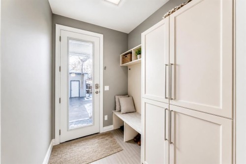 4627 83 Street Nw, Calgary, AB - Indoor Photo Showing Other Room