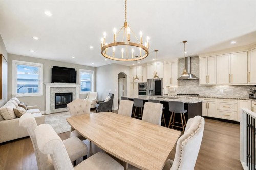 4627 83 Street Nw, Calgary, AB - Indoor Photo Showing Dining Room