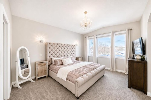 4627 83 Street Nw, Calgary, AB - Indoor Photo Showing Bedroom