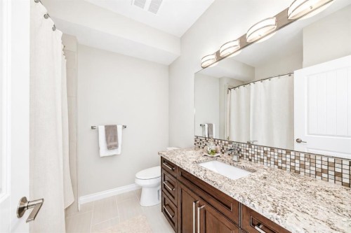 4627 83 Street Nw, Calgary, AB - Indoor Photo Showing Bathroom