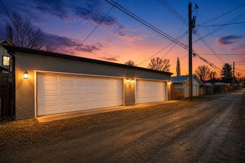 4627 83 Street Nw, Calgary, AB - Outdoor