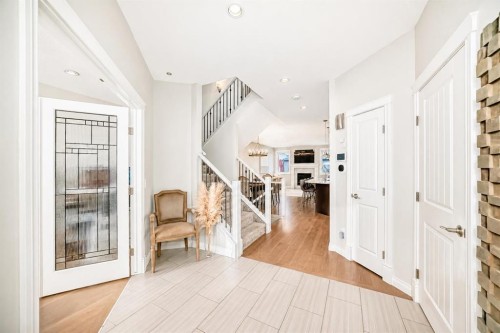 4627 83 Street Nw, Calgary, AB - Indoor Photo Showing Other Room