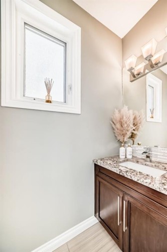 4627 83 Street Nw, Calgary, AB - Indoor Photo Showing Bathroom