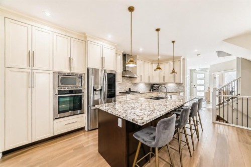4627 83 Street Nw, Calgary, AB - Indoor Photo Showing Kitchen With Stainless Steel Kitchen With Upgraded Kitchen