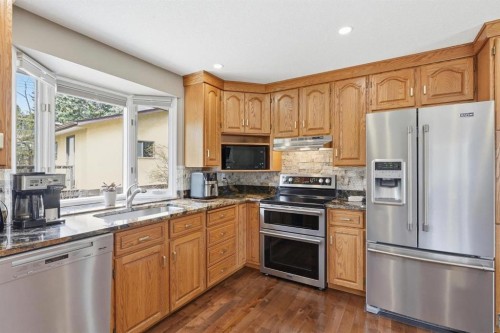 330 Silver Ridge Crescent Nw, Calgary, AB - Indoor Photo Showing Kitchen