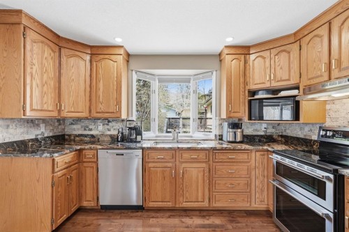 330 Silver Ridge Crescent Nw, Calgary, AB - Indoor Photo Showing Kitchen