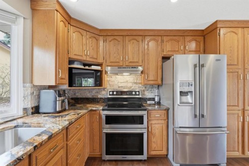 330 Silver Ridge Crescent Nw, Calgary, AB - Indoor Photo Showing Kitchen