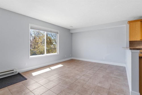 207-323 Fourth Avenue, Strathmore, AB - Indoor Photo Showing Other Room