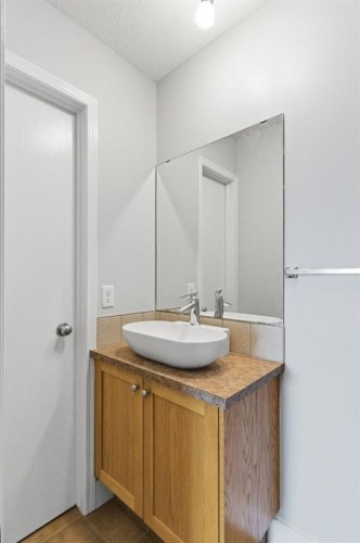 207-323 Fourth Avenue, Strathmore, AB - Indoor Photo Showing Bathroom