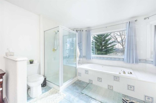 230 Sierra Nevada Place Sw, Calgary, AB - Indoor Photo Showing Bathroom
