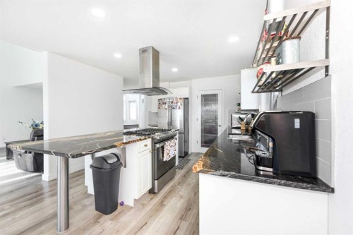 230 Sierra Nevada Place Sw, Calgary, AB - Indoor Photo Showing Kitchen
