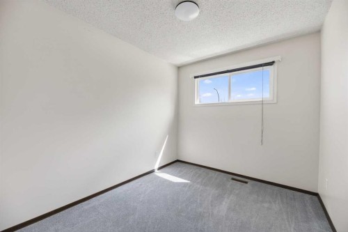 11 Westhill Crescent, Didsbury, AB - Indoor Photo Showing Other Room