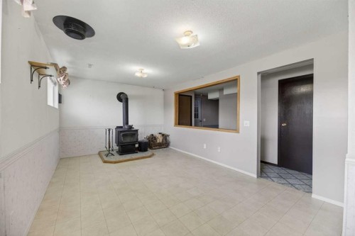 11 Westhill Crescent, Didsbury, AB - Indoor Photo Showing Other Room