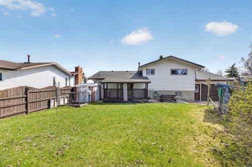 11 Westhill Crescent, Didsbury, AB - Outdoor With Exterior