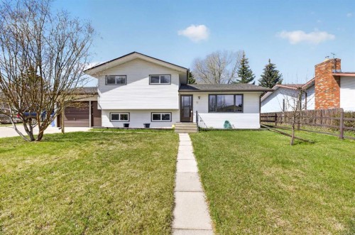 11 Westhill Crescent, Didsbury, AB - Outdoor With Facade