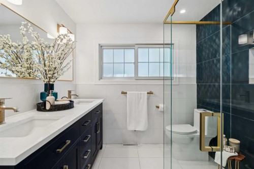 175 Havenhurst Crescent Sw, Calgary, AB - Indoor Photo Showing Bathroom