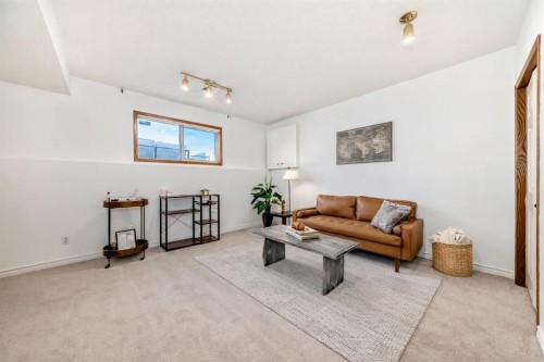110 Erin Meadow Close Se, Calgary, AB - Indoor