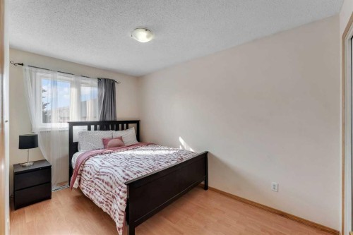 40 Temple Place Ne, Calgary, AB - Indoor Photo Showing Bedroom