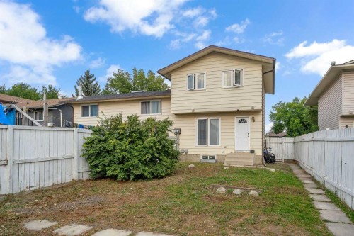 40 Temple Place Ne, Calgary, AB - Outdoor
