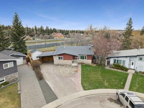214 Springwood Place Sw, Calgary, AB - Outdoor