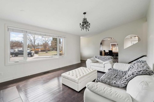 214 Springwood Place Sw, Calgary, AB - Indoor Photo Showing Living Room