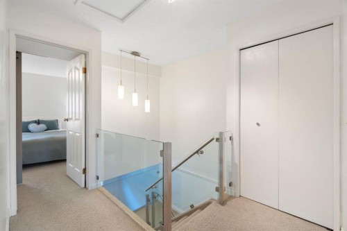 18 Glamis Gardens Sw, Calgary, AB - Indoor Photo Showing Other Room