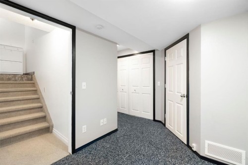 18 Glamis Gardens Sw, Calgary, AB - Indoor Photo Showing Other Room