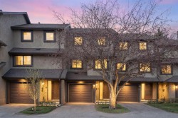 18 Glamis Gardens SW Calgary, AB T3E 6S4