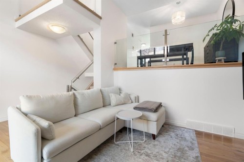 18 Glamis Gardens Sw, Calgary, AB - Indoor