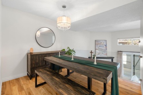 18 Glamis Gardens Sw, Calgary, AB - Indoor Photo Showing Other Room
