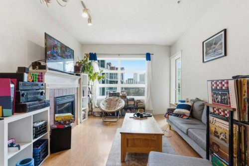 317-333 Riverfront Avenue Se, Calgary, AB - Indoor Photo Showing Living Room With Fireplace