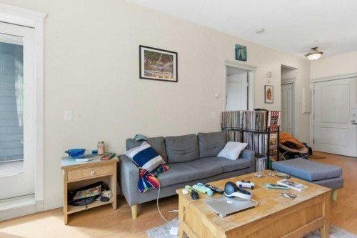 317-333 Riverfront Avenue Se, Calgary, AB - Indoor Photo Showing Living Room
