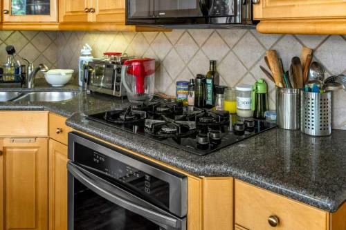 2308 Erlton Place Sw, Calgary, AB - Indoor Photo Showing Kitchen With Double Sink