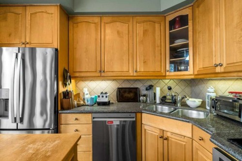 2308 Erlton Place Sw, Calgary, AB - Indoor Photo Showing Kitchen With Double Sink