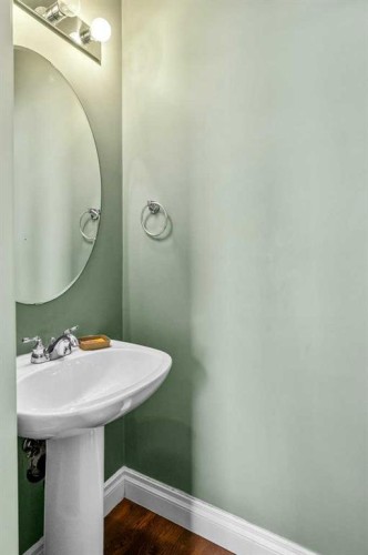 2308 Erlton Place Sw, Calgary, AB - Indoor Photo Showing Bathroom