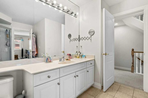 2308 Erlton Place Sw, Calgary, AB - Indoor Photo Showing Bathroom