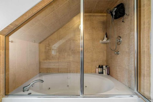 2308 Erlton Place Sw, Calgary, AB - Indoor Photo Showing Bathroom