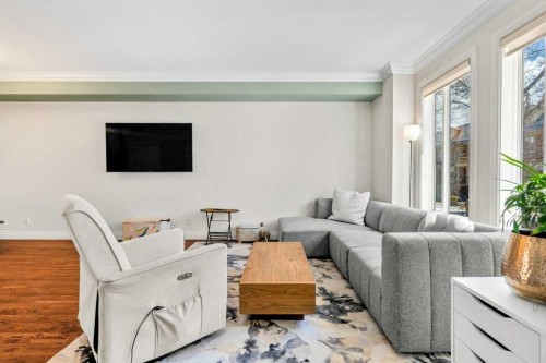 2308 Erlton Place Sw, Calgary, AB - Indoor Photo Showing Living Room