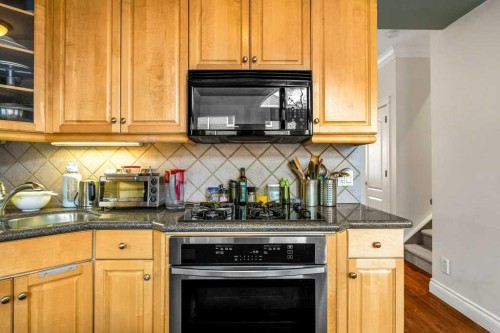 2308 Erlton Place Sw, Calgary, AB - Indoor Photo Showing Kitchen