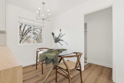 431 Queen Charlotte Drive Se, Calgary, AB - Indoor Photo Showing Dining Room