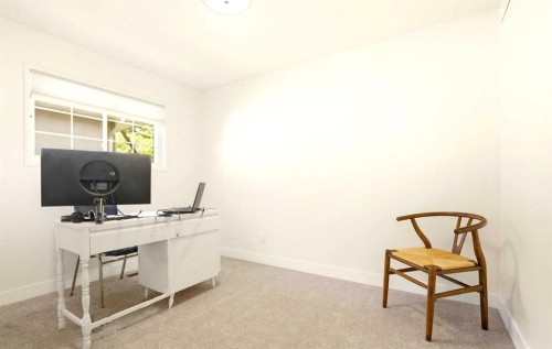 431 Queen Charlotte Drive Se, Calgary, AB - Indoor Photo Showing Office