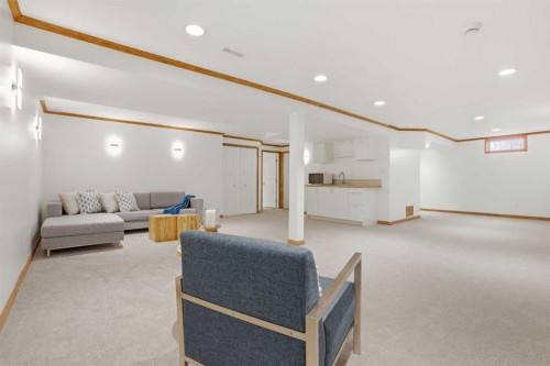 431 Queen Charlotte Drive Se, Calgary, AB - Indoor