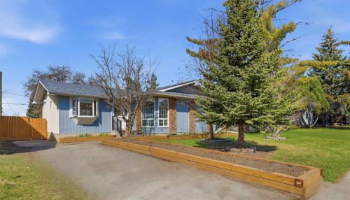 431 Queen Charlotte Drive Se, Calgary, AB - Outdoor