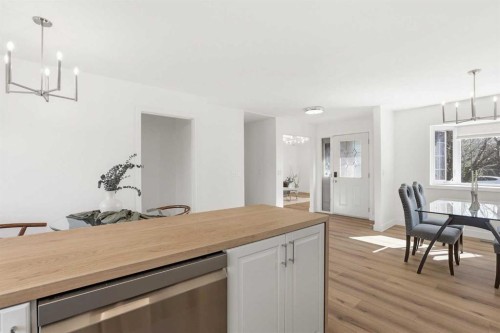 431 Queen Charlotte Drive Se, Calgary, AB - Indoor