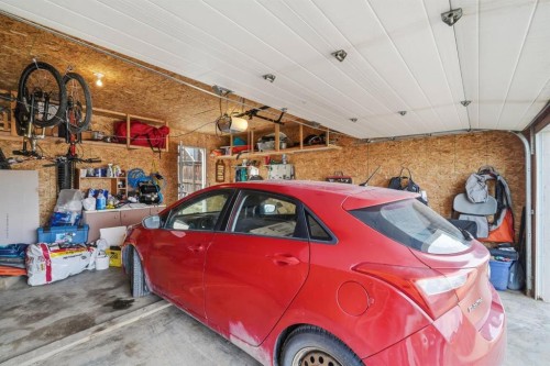 42 Sage Hill Green Nw, Calgary, AB - Indoor Photo Showing Garage