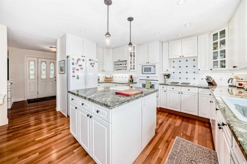 123 Varsity Estates Grove Nw, Calgary, AB - Indoor Photo Showing Kitchen