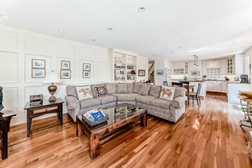 123 Varsity Estates Grove Nw, Calgary, AB - Indoor Photo Showing Living Room