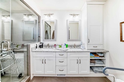 123 Varsity Estates Grove Nw, Calgary, AB - Indoor Photo Showing Bathroom