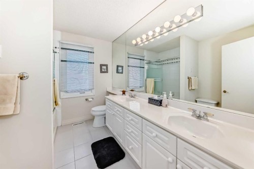 123 Varsity Estates Grove Nw, Calgary, AB - Indoor Photo Showing Bathroom